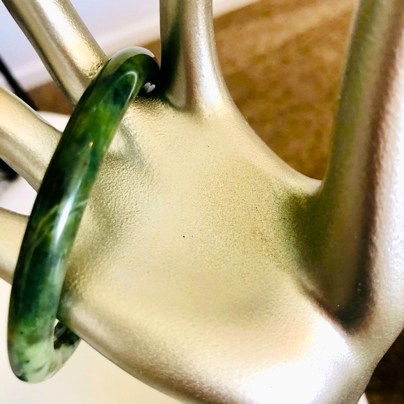 Vintage Green Stone Bangle Bracelet - Picture 8 of 17